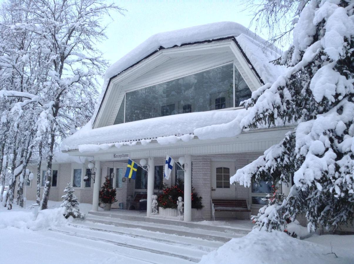 Hotelli Kultainen Joutsen Kuusamo Kültér fotó